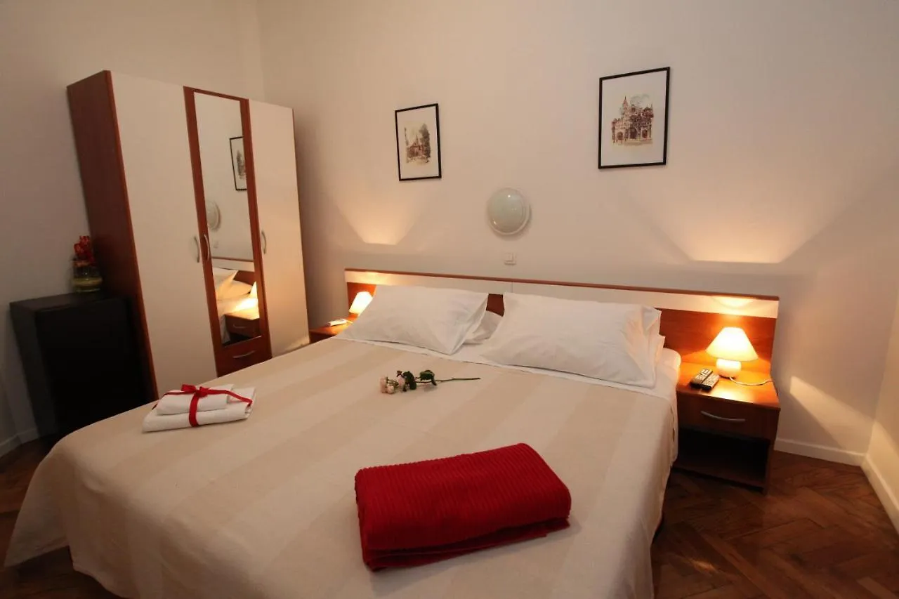 Vincent Apt. In Old Town Centre Apartment