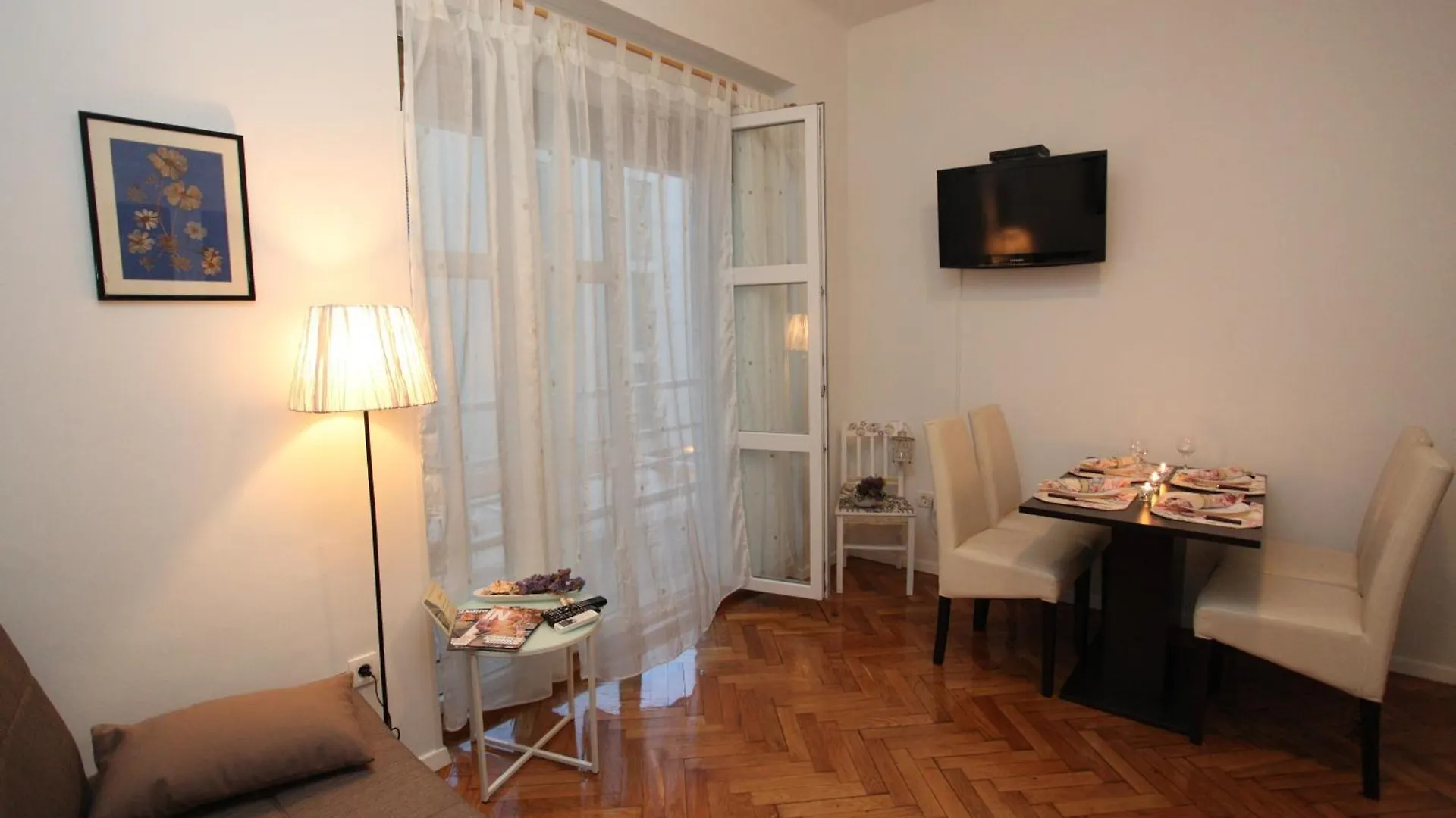 Apartment Vincent Apt. In Old Town Centre