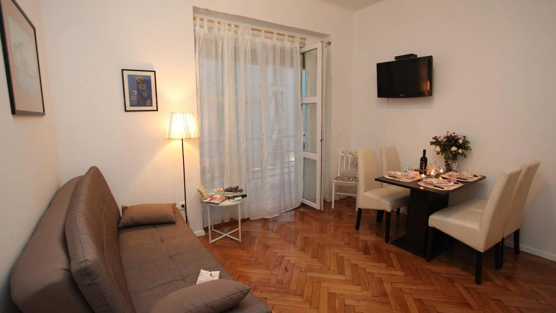 Vincent Apt. In Old Town Centre Zara Appartamento